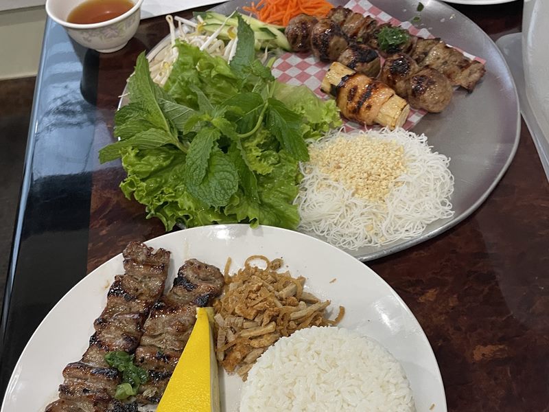 Huong's Vietnamese Bistro food